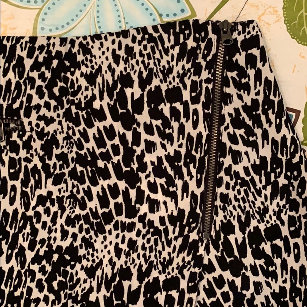 Pattern Zipper Wrap Skort - Picture 2 of 6